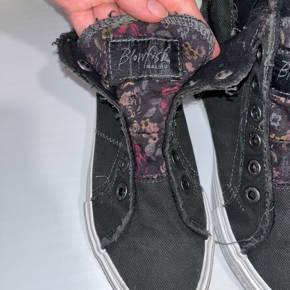 Blowfish Malibu Kailyn Kora High-MidTop Sneakers Black Sun Canvas/ Floral Size 7 - Picture 4 of 10